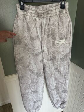 Comfrt Brand New White Birch Soft Joggers Size Medium